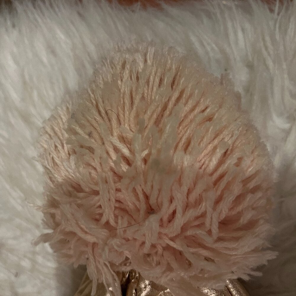 Beautiful Rose Gold winter hat - Picture 4 of 4